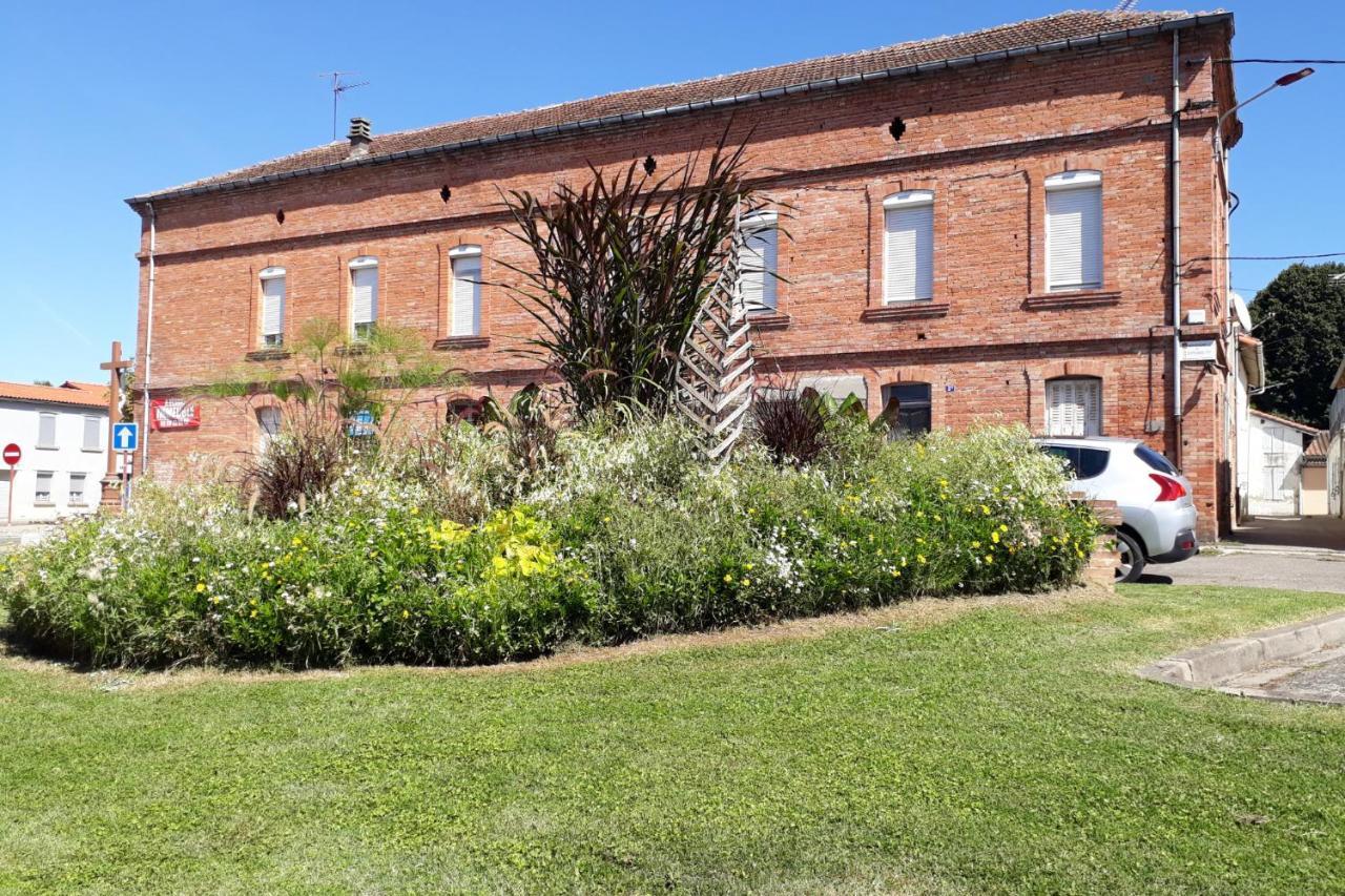 Atypique - 2 Chambres Avec Salles De Bains, Cuisine Equipee, Parking Gratuit Castelsarrasin Bagian luar foto